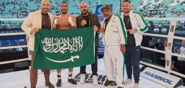 السعودي زياد المعيوف أول عربي ينضم لمنافسات رياضة الملاكمة المحترفة