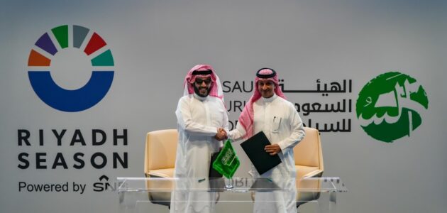 تركي آل الشيخ يوقع شراكة استراتيجية بين موسم الرياض وهيئة السياحة